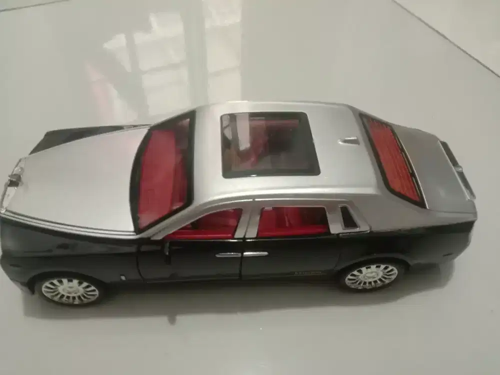 Diecast mobil Roll's n Royce Phantom