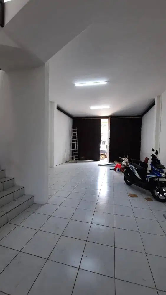 Dijual Ruko Strategis Full Renov di Kebon Jati Bandung
