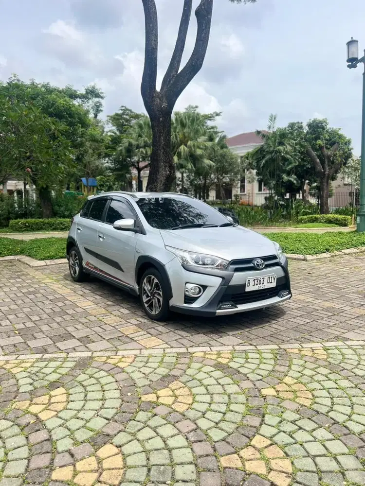 Toyota Yaris Heyker AT 2017 Matic Silver Mobil Bagus berkualitas murah
