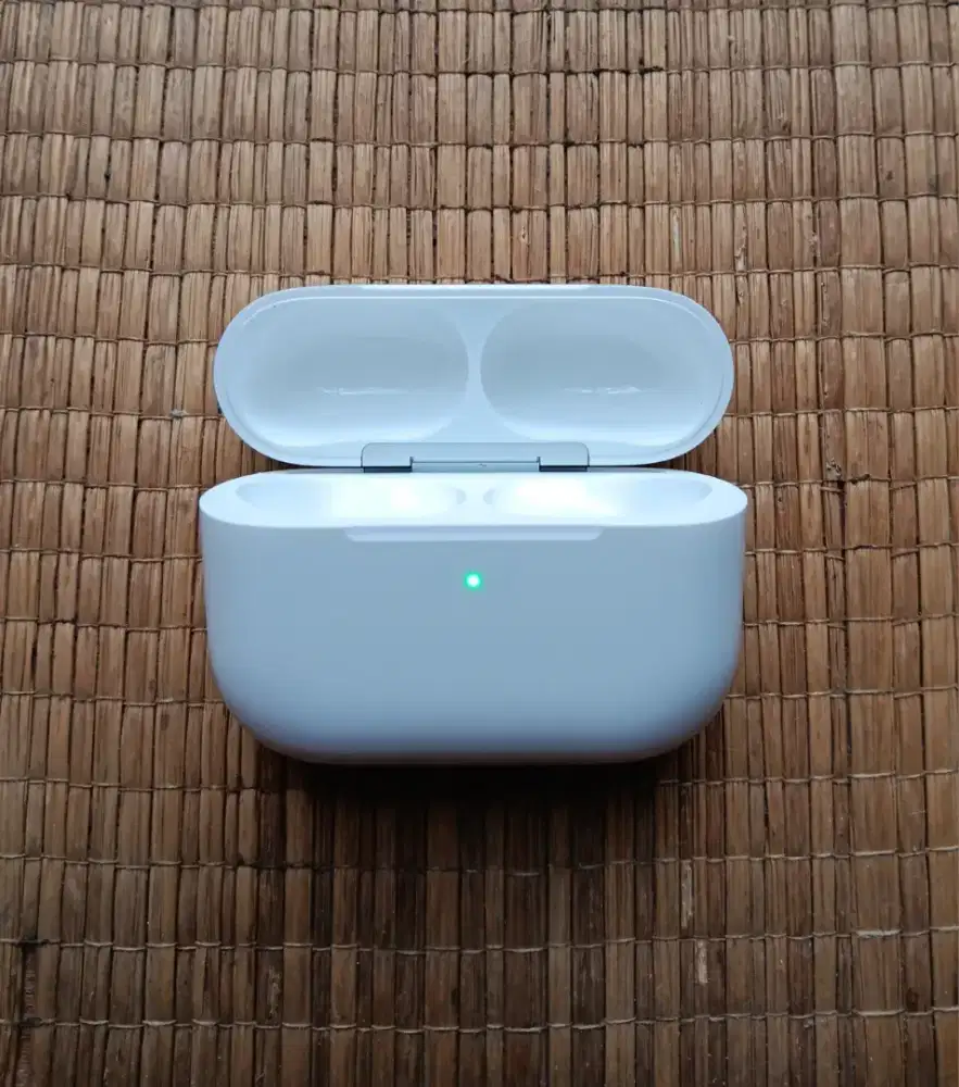 AirPods Pro (3rd Gen) MagSafe charger case only