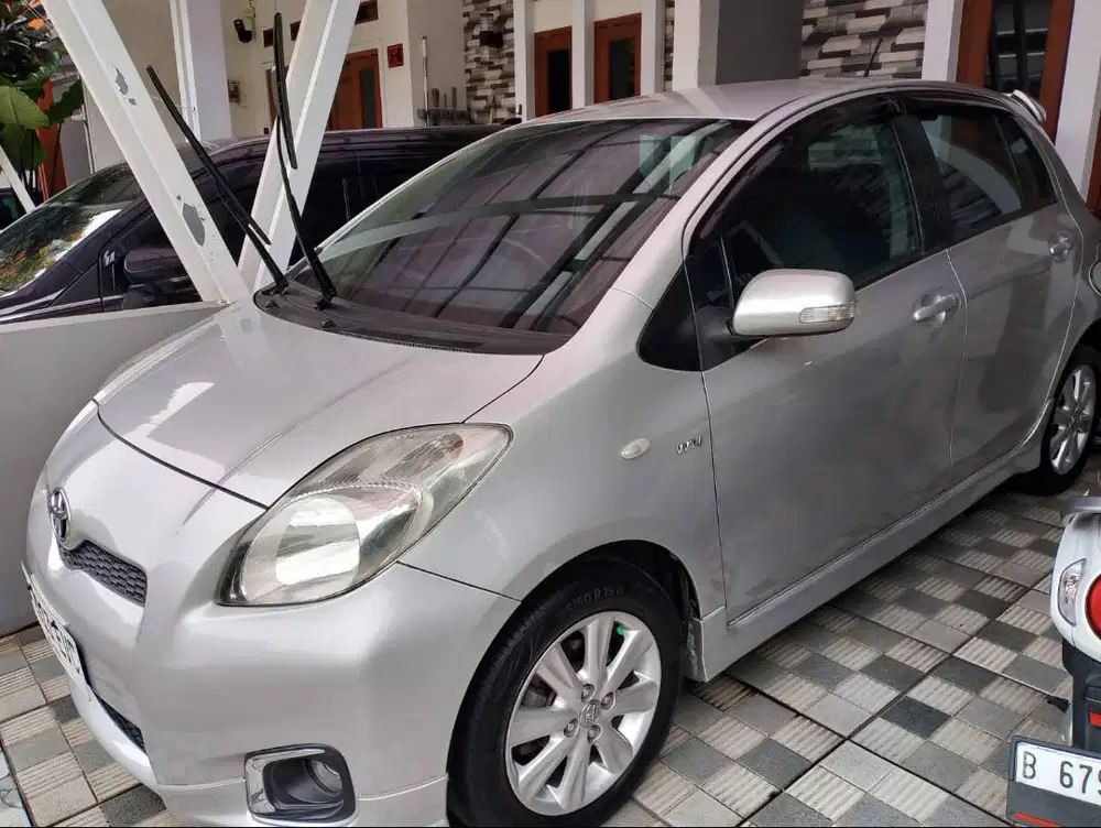 Toyota Yaris E Facelift 2012 AT