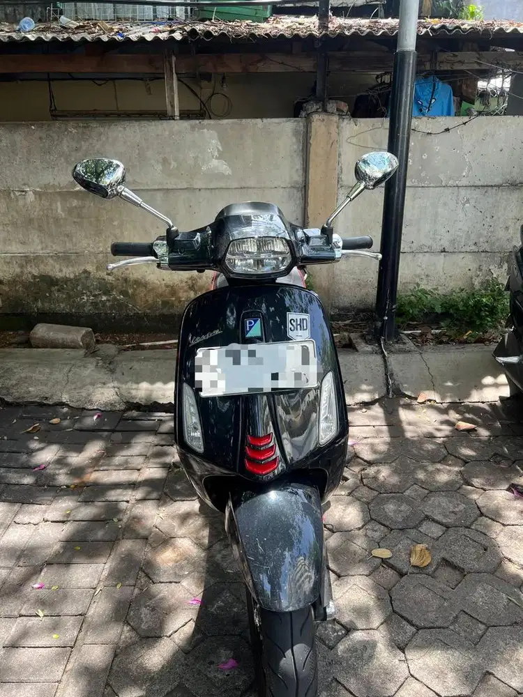 Dijual Cepat (BU). Vespa Sprint S Hitam Metalik 150 cc i-get thn 2019