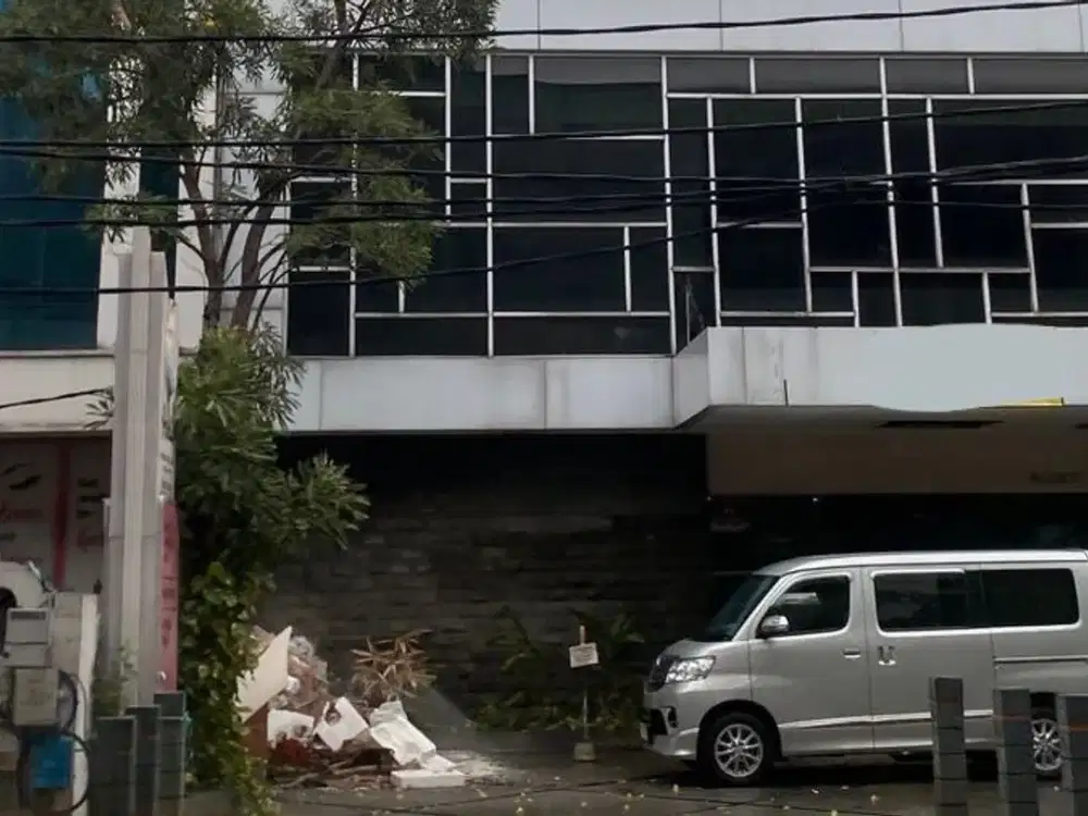 Disewakan Murah Bangunan Komersial di Jalan Wolter Monginsidi, Kby Baru!