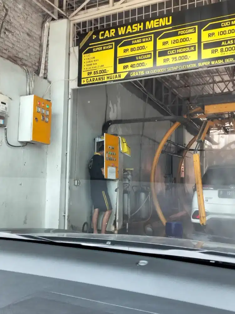 Di butuhkan karyawan cuci mobil,