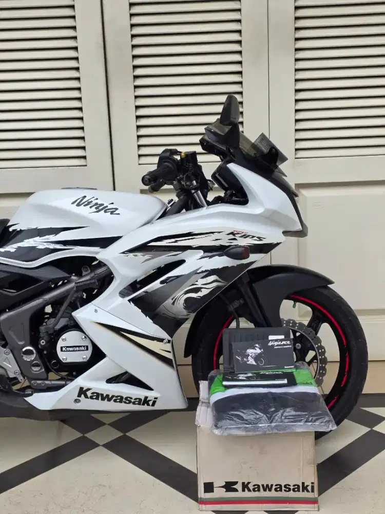 Kawasaki ninja rr 2012 SE km 6 ribu gress like new
