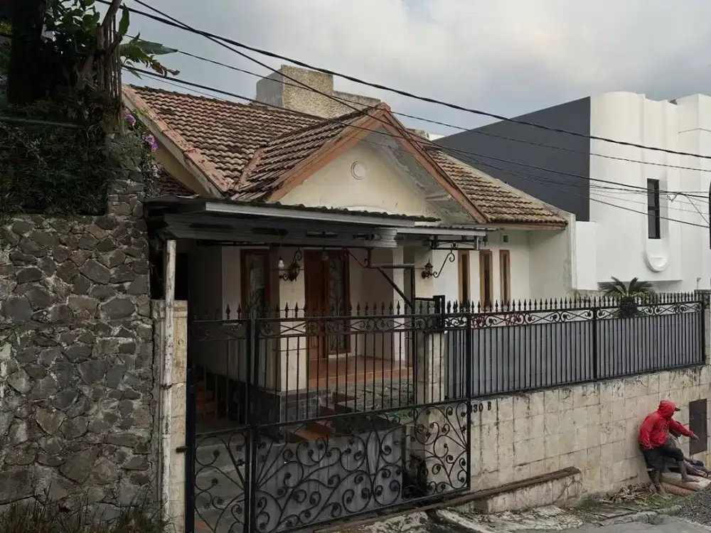 Dijual Rumah 2 Lantai Full Furnished Siap Huni Lokasi di Setiabudi Regency Bandung