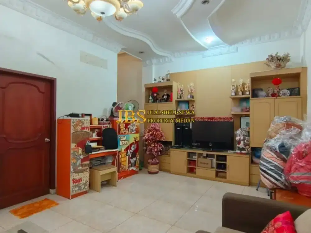 Dijual Rumah 2,5 Tingkat di Komplek Cemara Asri Medan Jalan Anggur