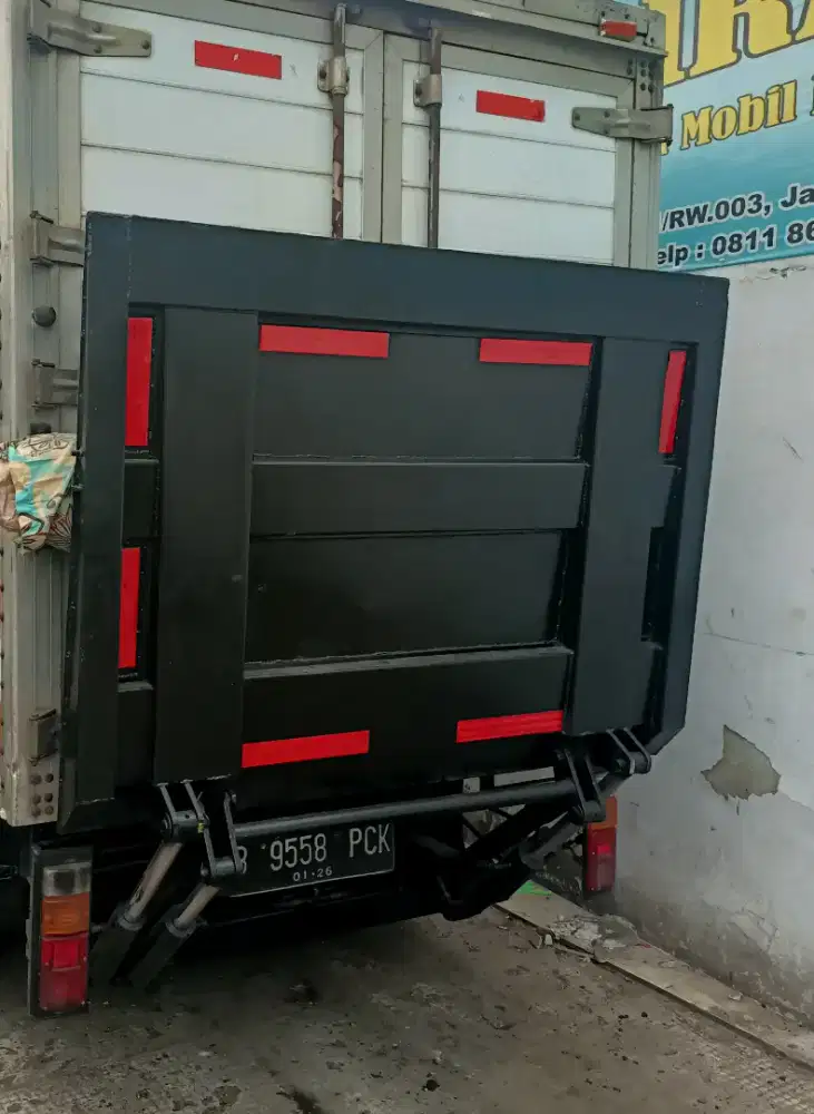 Tailgate hidrolik ex unit Toyota Dyna engkel box 2015