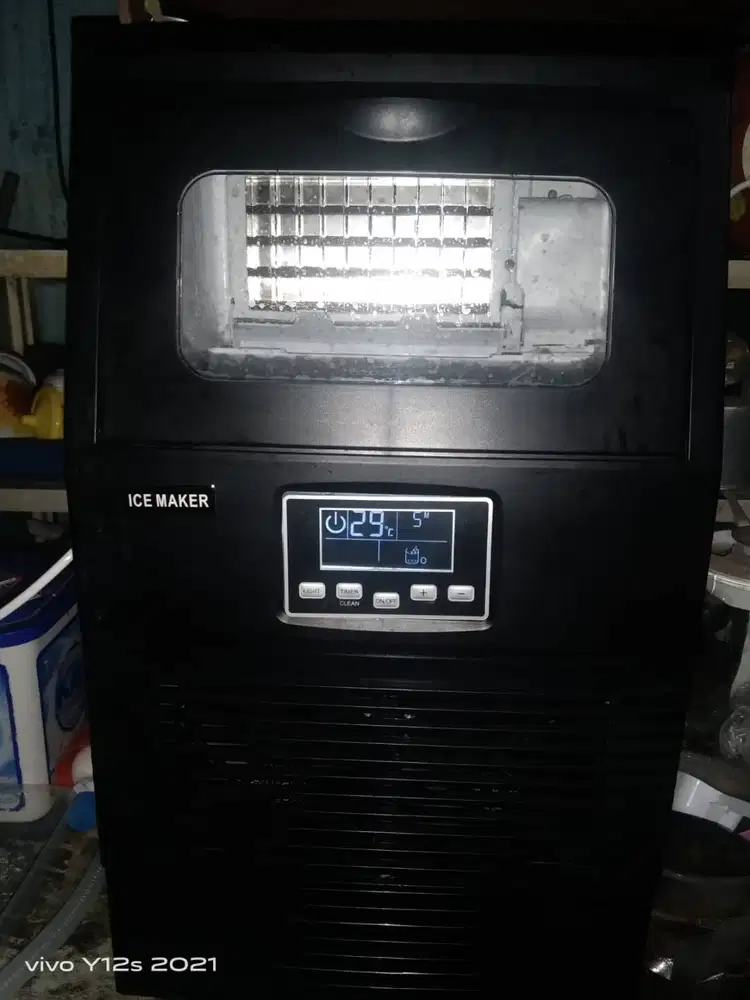 Dispenser pencetak es batu kristal baru pkek 2 mingguan