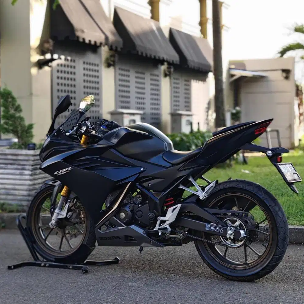 HONDA NEW CBR150R NON ABS 2023 HITAM SILVER KM 6K PAJAK ON SIAP GASPOL