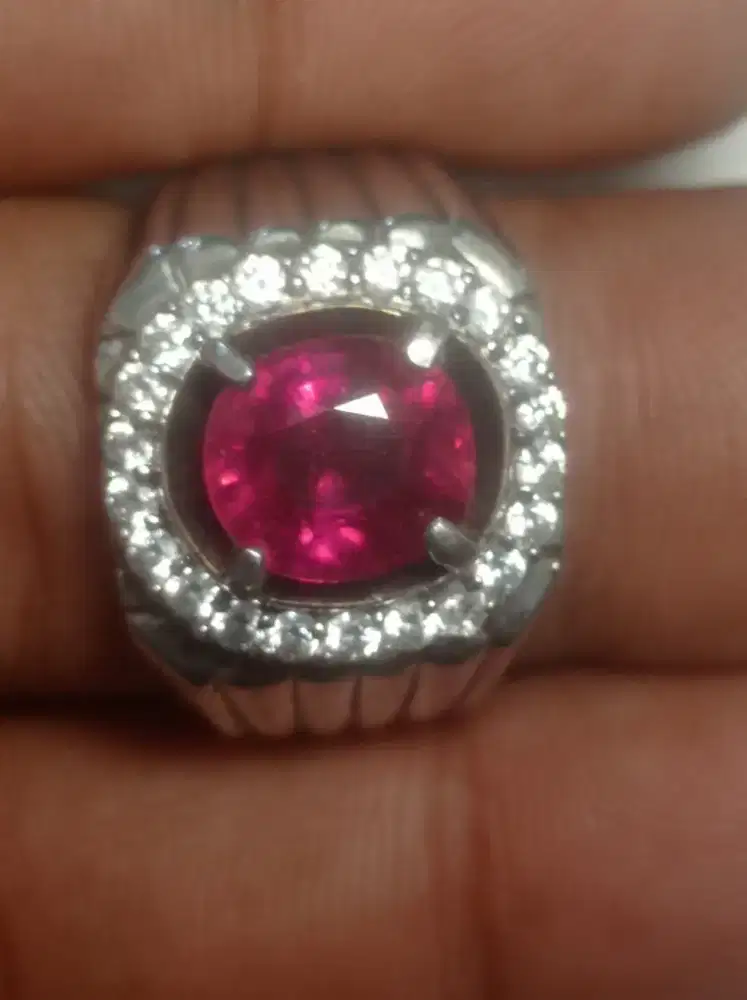 Batu warna cantik sekali sangat bagus.silver/perak