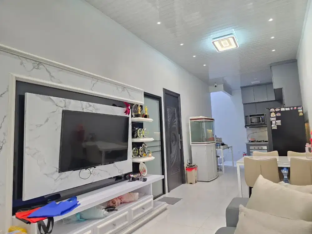 Rumah 3 Lantai Full Furnished Di Perumahan Metland Menteng Cakung, Jakarta Timur.