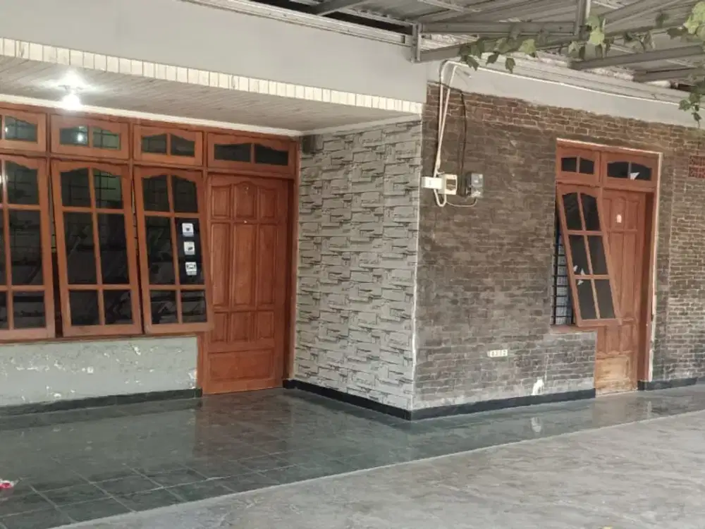 Rumah Bagus SHM di Area Tambaksari Bisa Buat Komersial