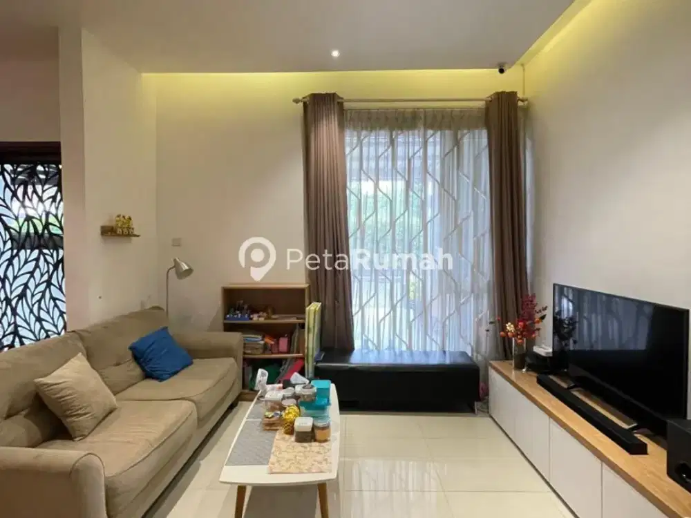 Dijual VILLA JALAN ASRAMA KOMPLEK DE CASA