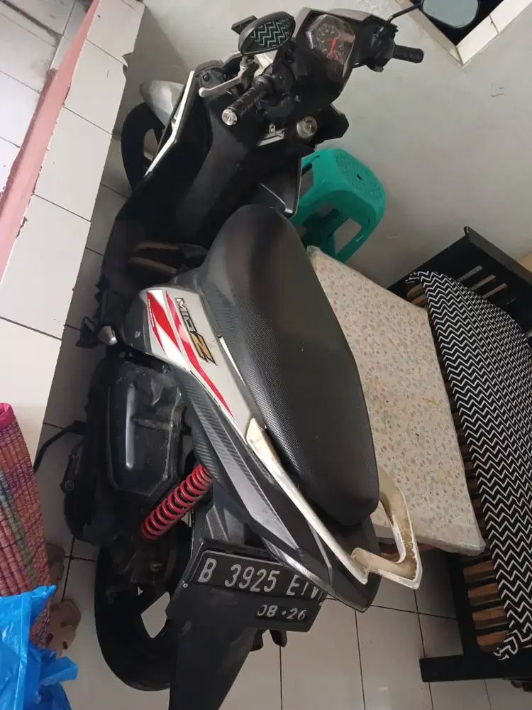 Dijual murah Mio z 2015..pajak on kaleng on..