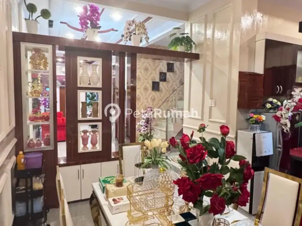 VILLA Jl. KAPTEN RAHMAD BUDDIN KOMPLEK ROYAL MANSION - DAERAH MARELAN