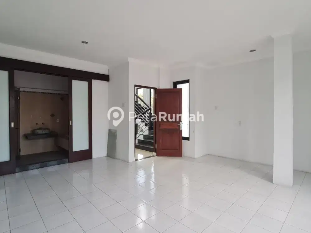 Dijual VILLA JALAN EMAS - DAERAH WAHIDIN DEKAT SUTRISNO