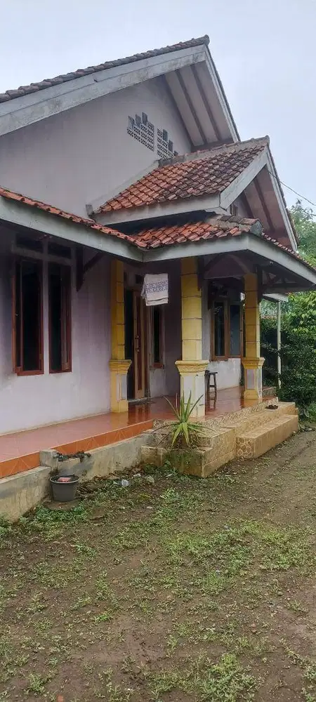 Rumah suasana pendesaan dekat dengan gunung salak asri dan sejuk.