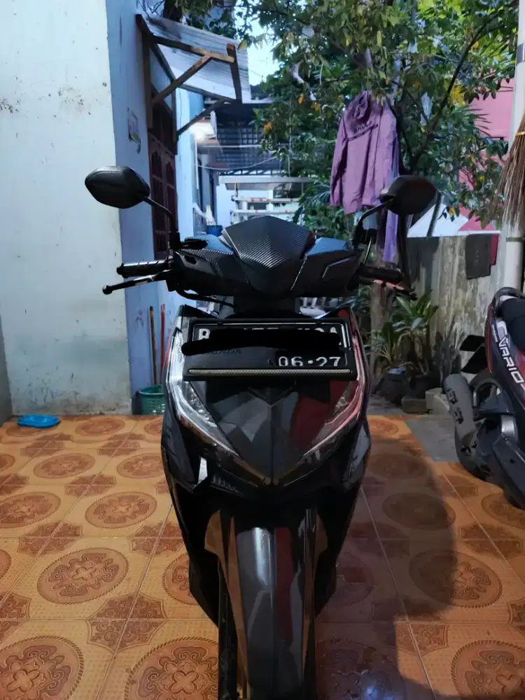 VARIO 125 LED 2017 Abu/Hitam