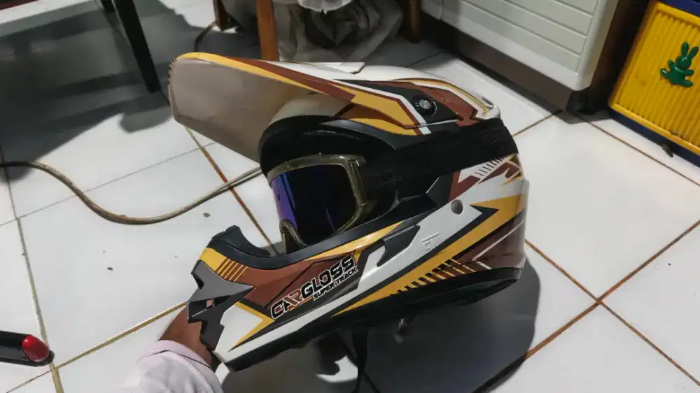 Helm Motorcross Trail Cargloss MXC Size M + Kamata Google