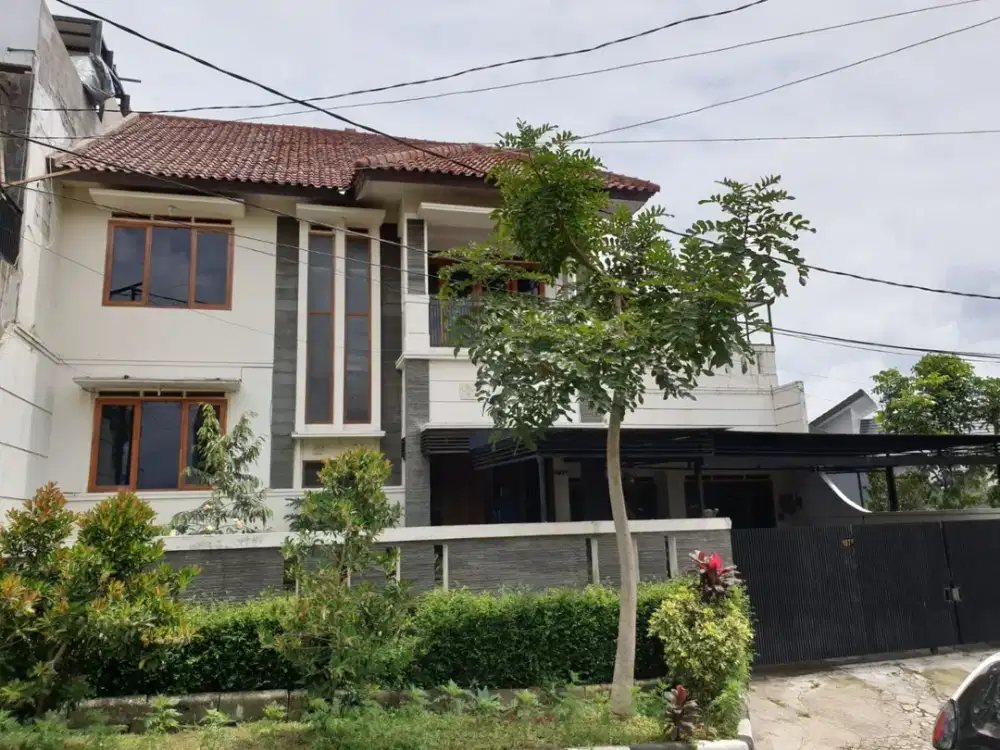 Disewakan Rumah luas siap huni Full Furnished Setiabudi Regency