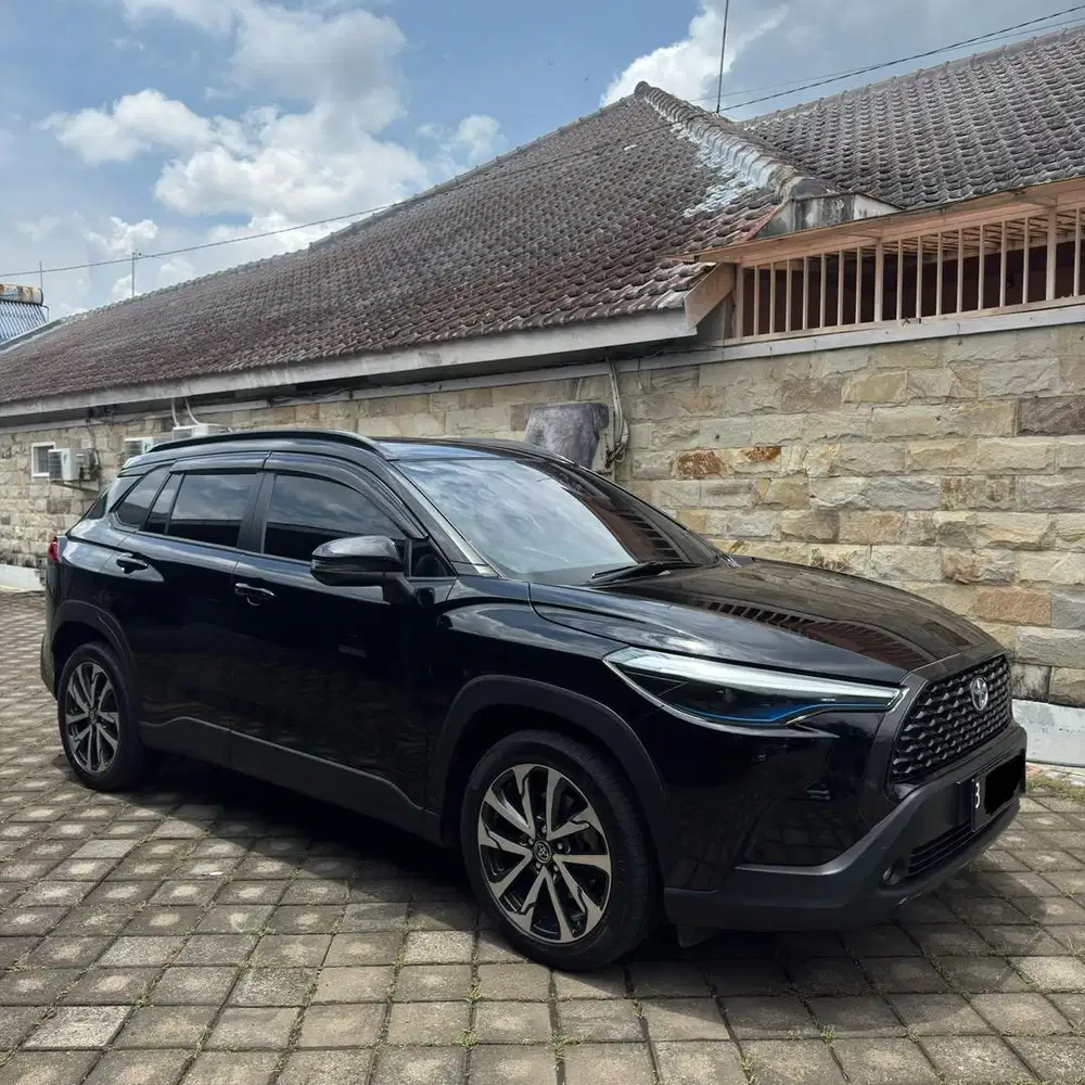 Toyota corolla cross 1.8 hybrid bensin AT 2021