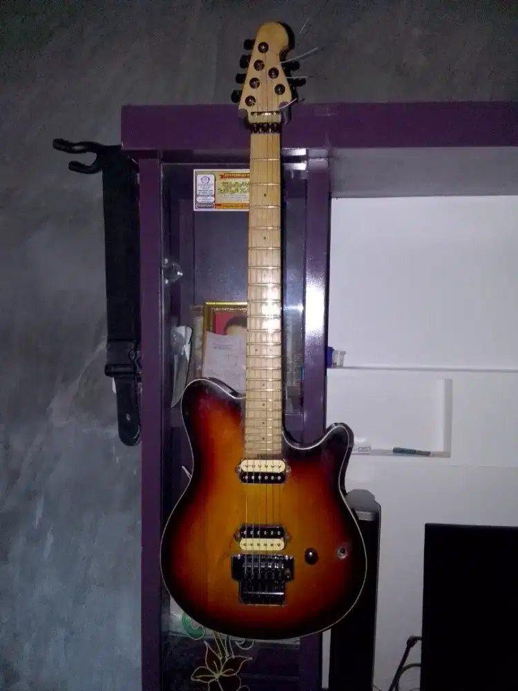 Gitar listrik musicman axis