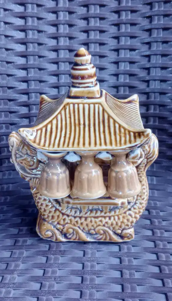 Pajangan Antik Unik Bentuk Kuil dan Naga