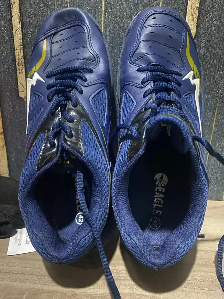 DIJUAL!!! SEPATU BADMINTON EAGLE ORI SIZE 42 200 RB NEGO!!!