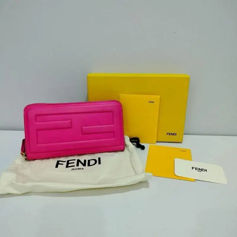 Dompet wanita Fendi vitello flamingo fuchsia original like new