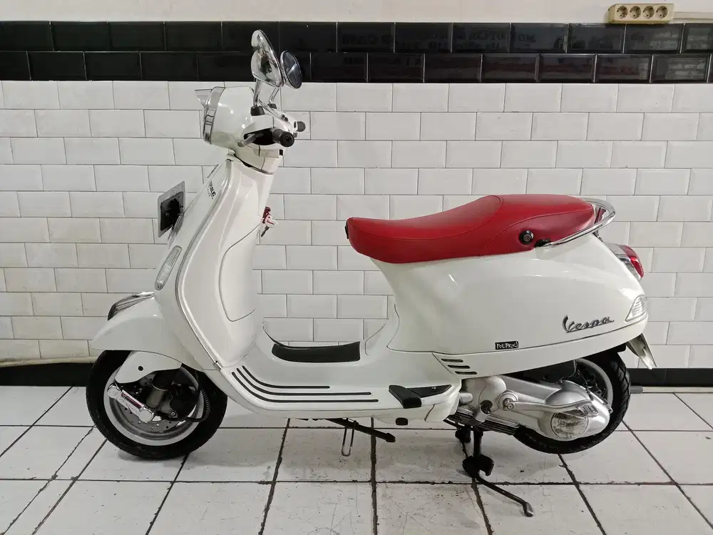 Piaggio Vespa lx 125 tahun 2012 cakep