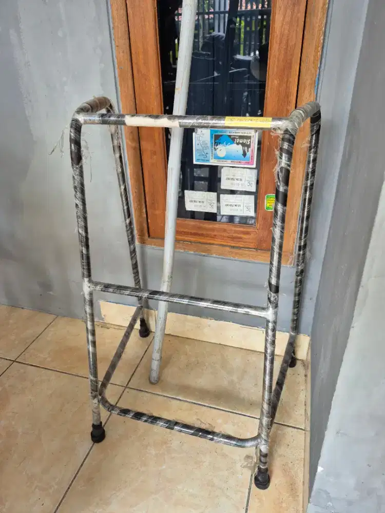 Walker (alat bantu jalan)