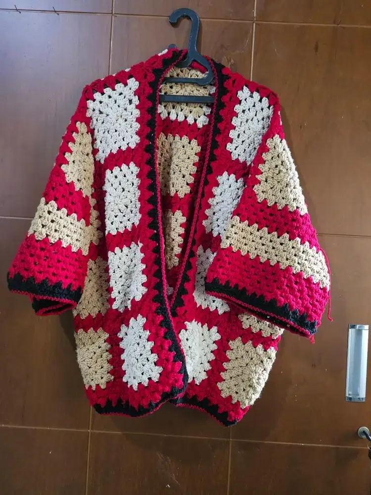 Cardigan rajut handmade tgn pertama