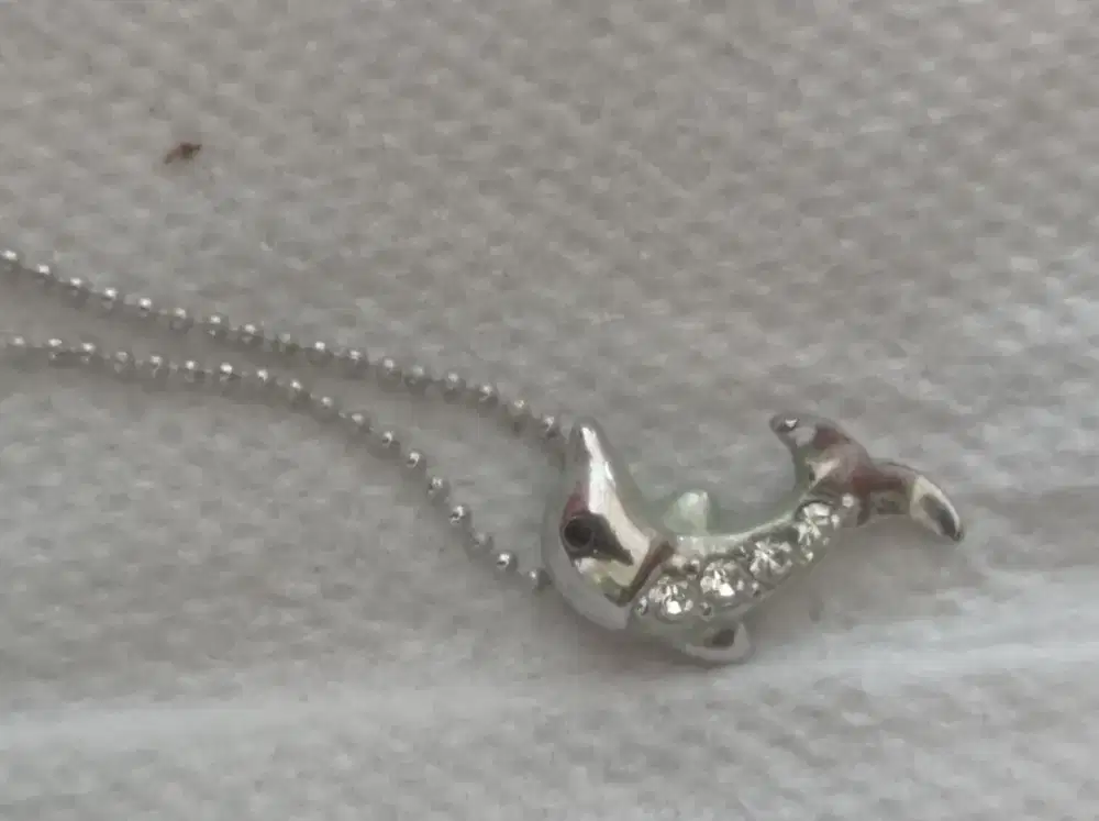 Kalung lapis emas denga liontin lumba-lumba. cantik