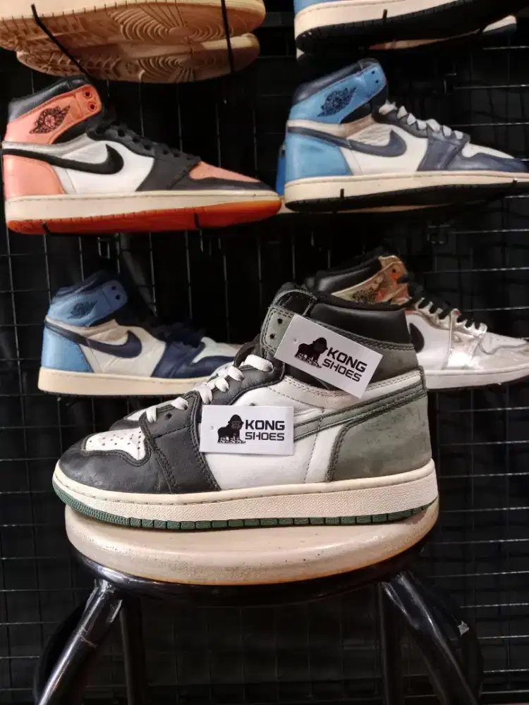 SEPATU AJE 1 RETRO HIGH CLAY GREEN