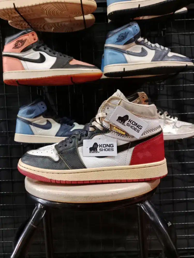 SEPATU AJE 1 RETRO HIGH LA UNION BLACK TOE