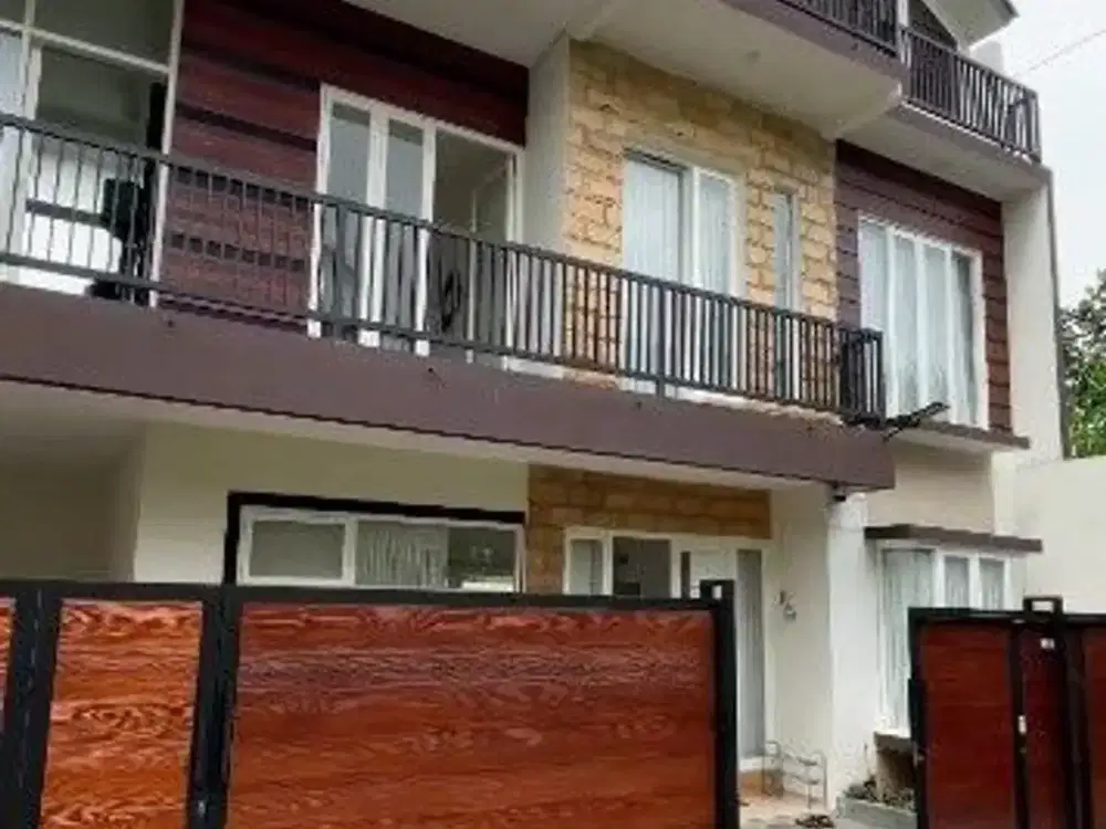 Villa dijual oro-oro ombo BATU dekat BNS Furnished Kolam renang hanya 1,8M