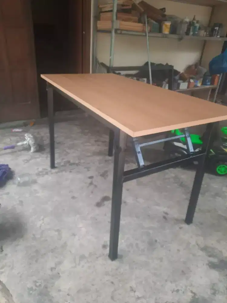 Meja lipat kapis hpl