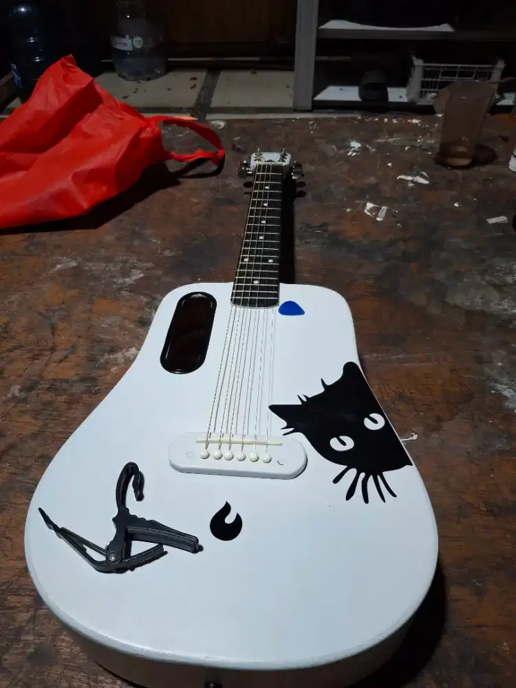 Gitar acoustik lava me