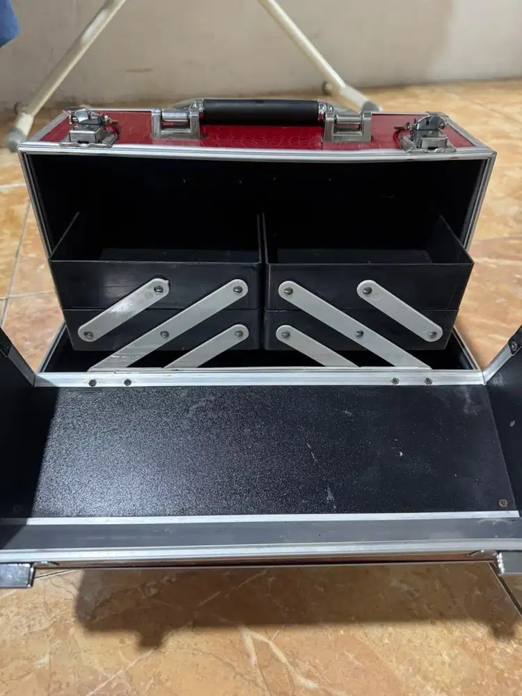 kotak makeup (box) merah