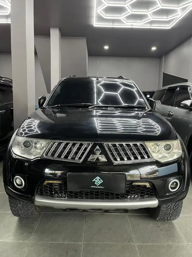 Mitsubishi Pajero Sport Exceed Matic 2011 Warna Hitam