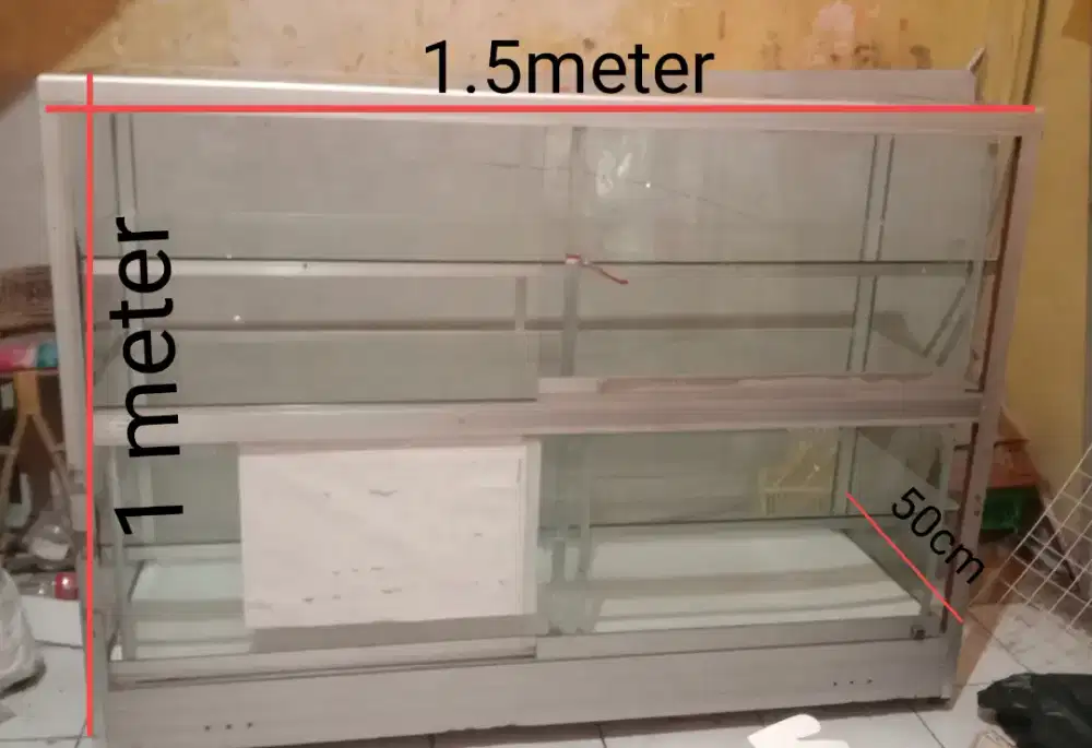 Etalase kaca 1.5 meter