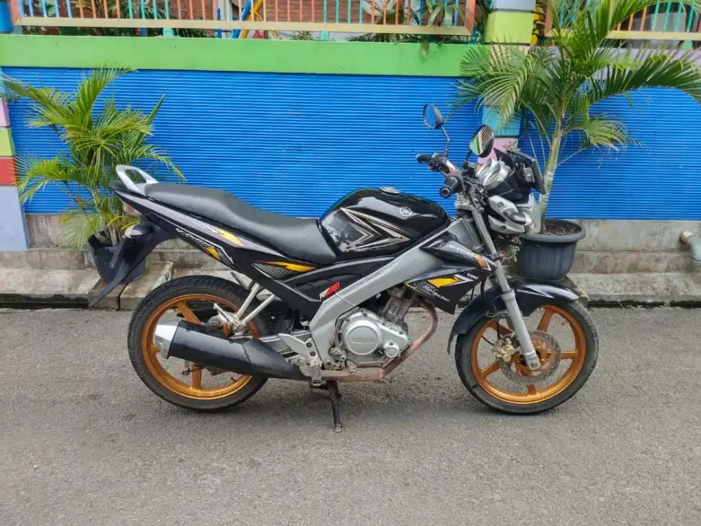 Yamaha Vixion old tahun 2009 mesin halus. Cengkareng