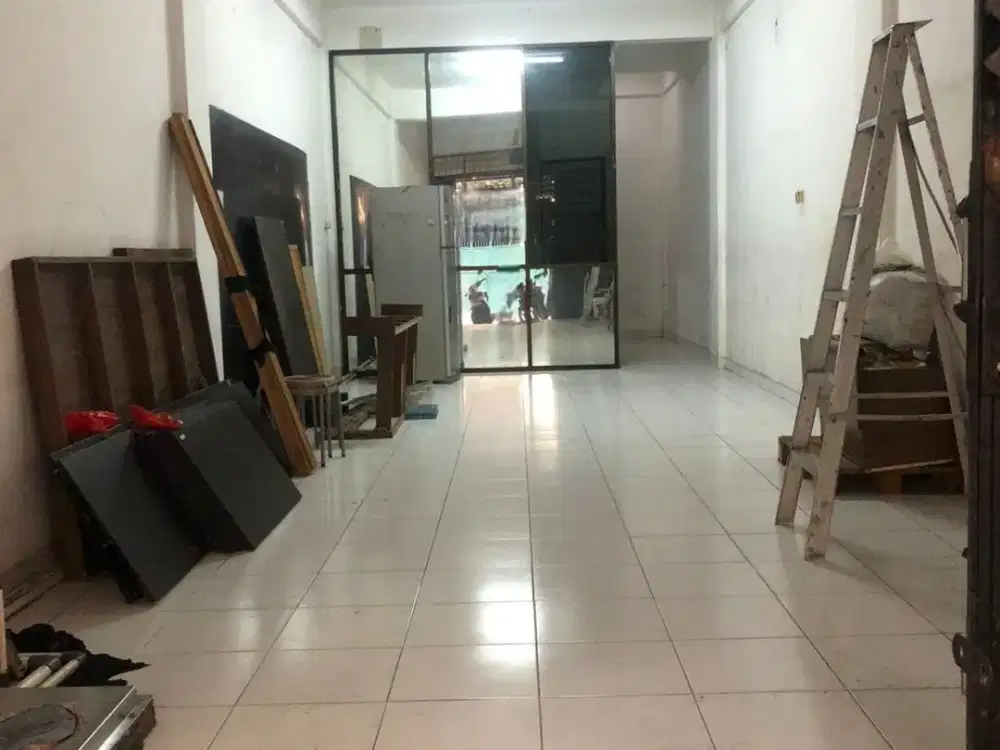 ANA DISEWAKAN RUKO UK 4X19M DI JALAN RAYA JELAMBAR