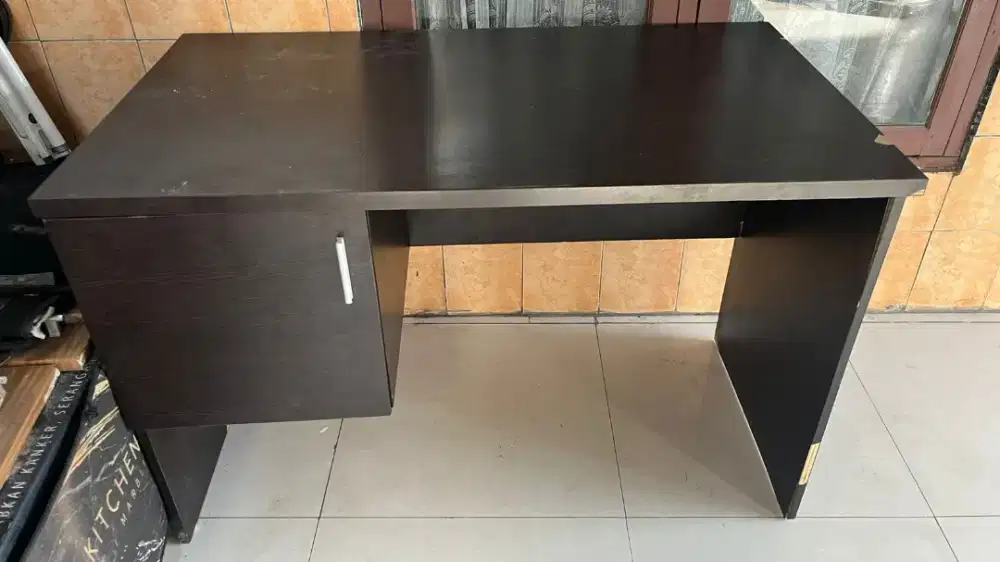 MEJA KERJA UKURAN SEDANG