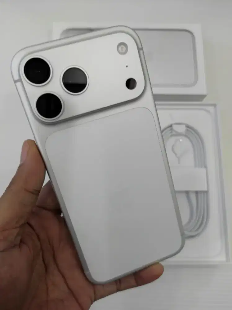 Iphone 17promax 256
Garansi ibox 
Mulus 99%
Bh 100%
Fullset original