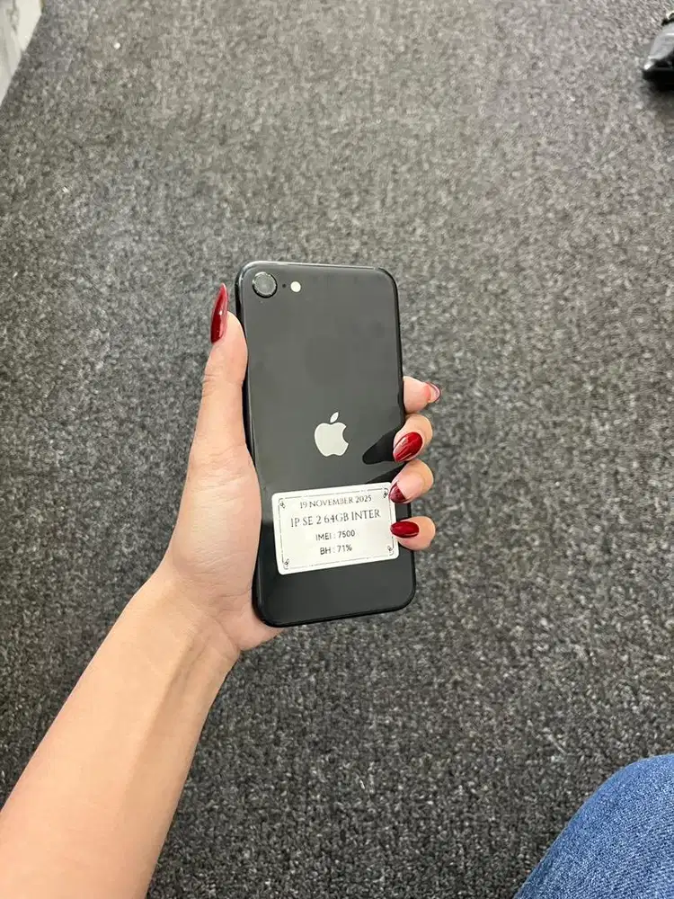 Iphone SE GEN 2 64GB fullset mulus nominus terima tt cod kredit