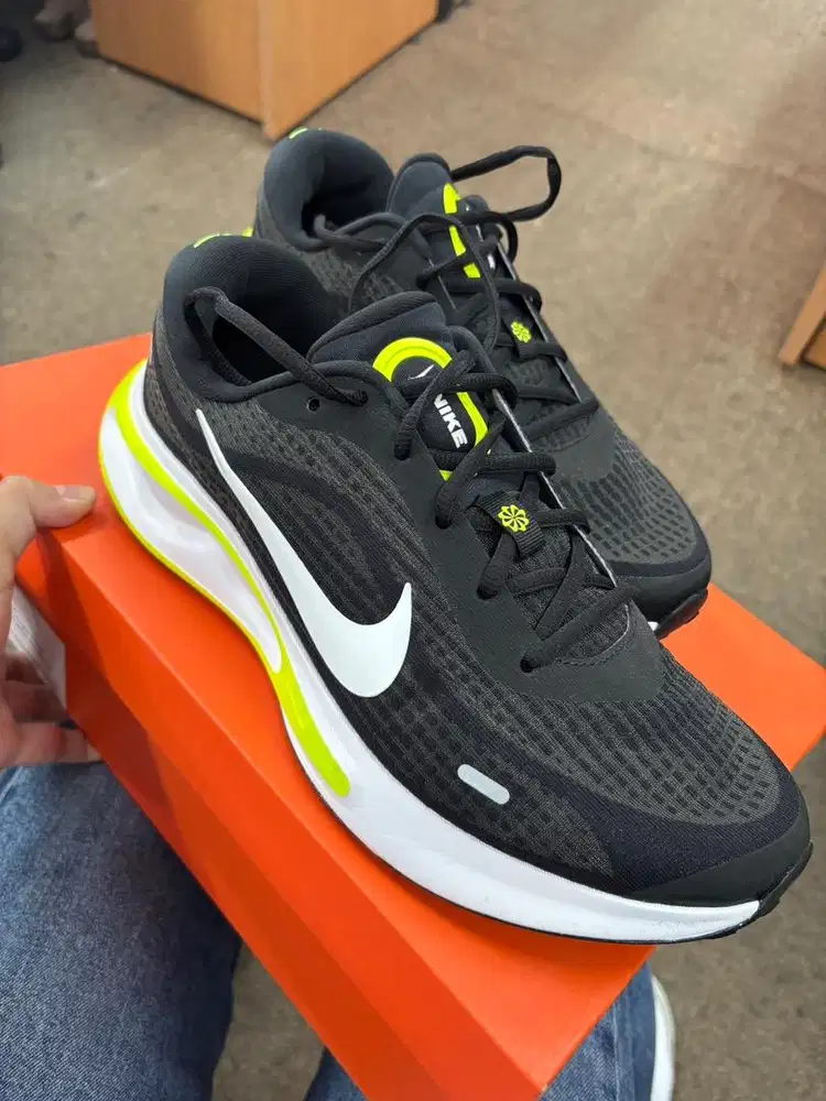 Sepatu Nike Journey Run Uk 43 Hitam Hijau