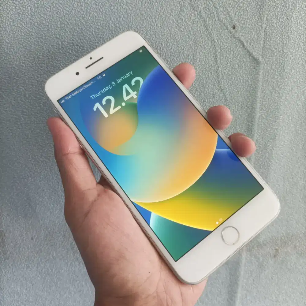 Iphone 8+ 64gb inter lama bebas kartu hp only
