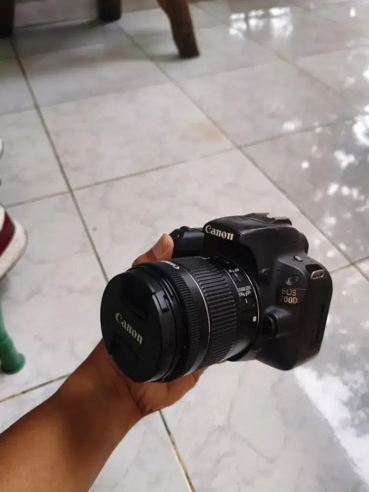 CANON 200D + LENSA KIT 18-55 IS STM